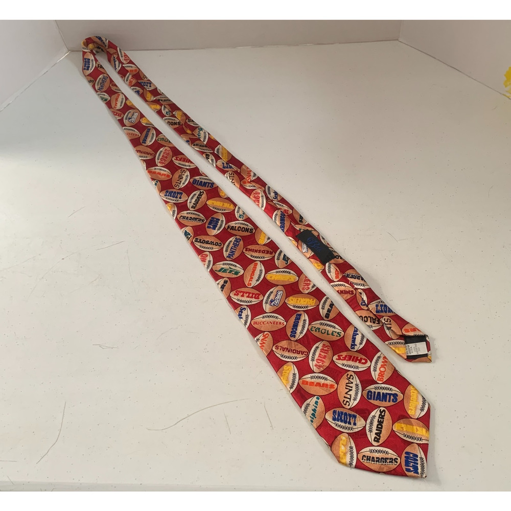 Belk NFL Team Tie Football Team Logos 100% Silk Made In USA 4 X 56